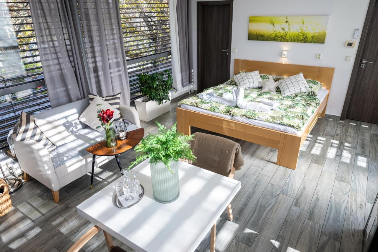 Bed and Breakfast Atelier Lanna Ческе-Будеёвице Экстерьер фото