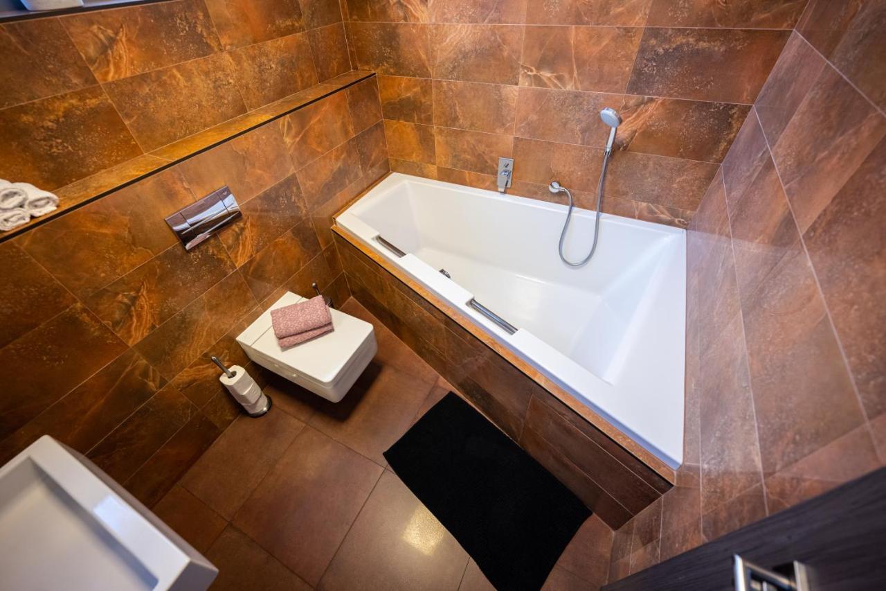 Bed and Breakfast Atelier Lanna Ческе-Будеёвице Экстерьер фото